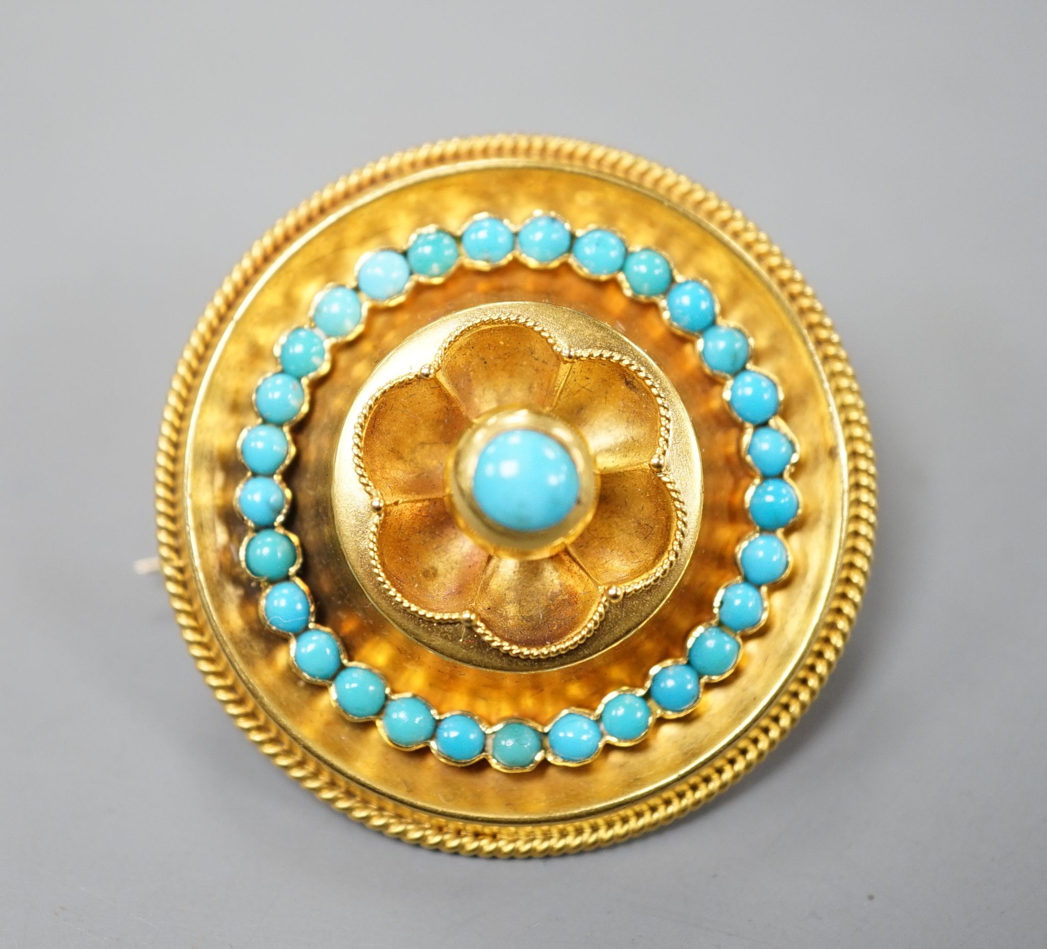 A Victorian yellow metal and turquoise cluster set circular brooch, with glazed back, 34mm